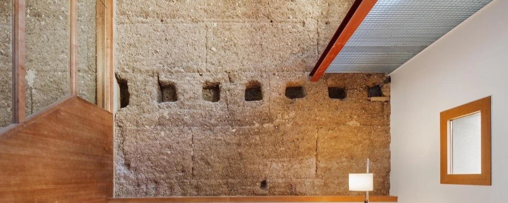 שיפוץ בתי כפר ישנים חשף את הבתים המקוריים