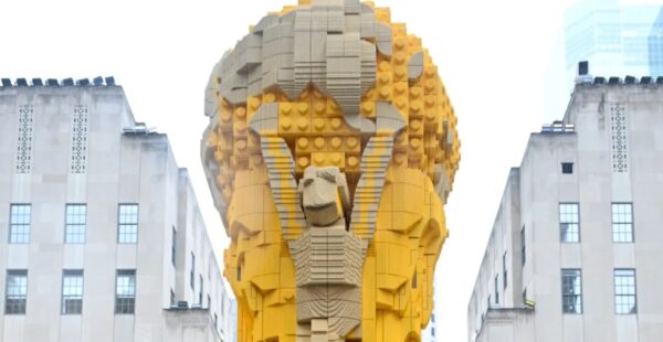 גביע העולם הגדול בעולם מלבני LEGO הוצב בניו יורק