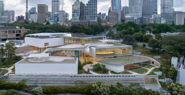הרחבת Art Gallery of New South Wales של SANAA – מוזיאון שנושם עם העיר, הפארק והמפרץ