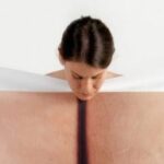 האמנית Meltem Işık מאיסטנבול חוקרת את המראה המתעתע של הגוף שלנו