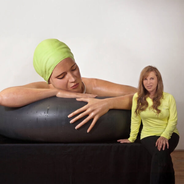Carole Feuerman: האזור המתעתע שבין גוף חי לאובייקט אמנותי
